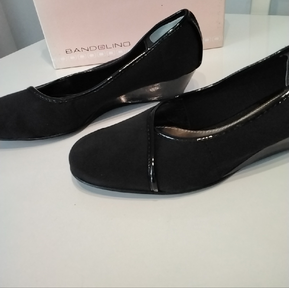 Bandolino Women's Black Wedge Shoes - Picture 3 of 11